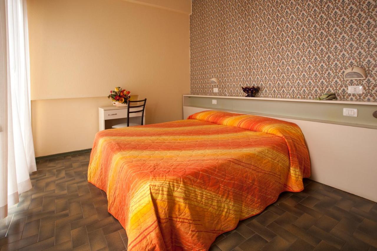 Hotel President Белларія-Іджеа-Марина Екстер'єр фото