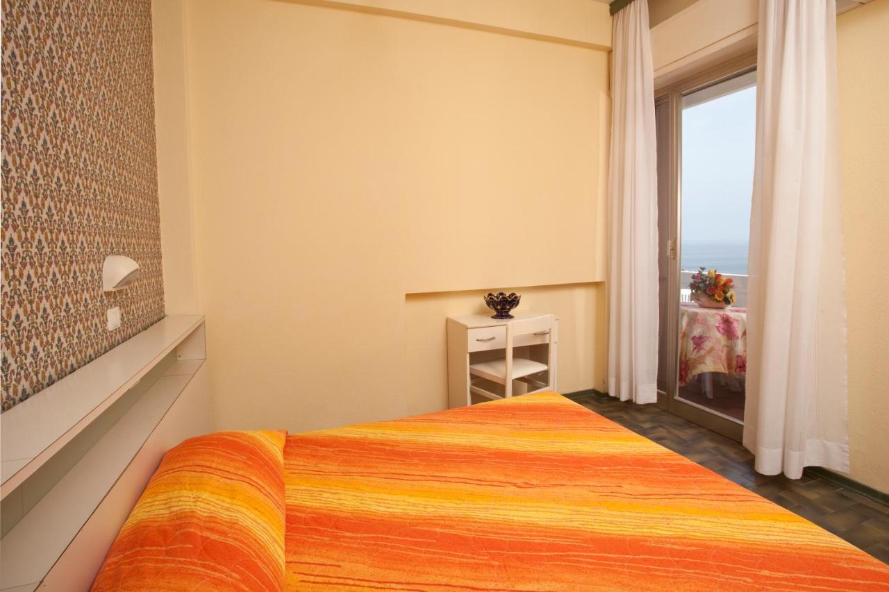 Hotel President Белларія-Іджеа-Марина Екстер'єр фото